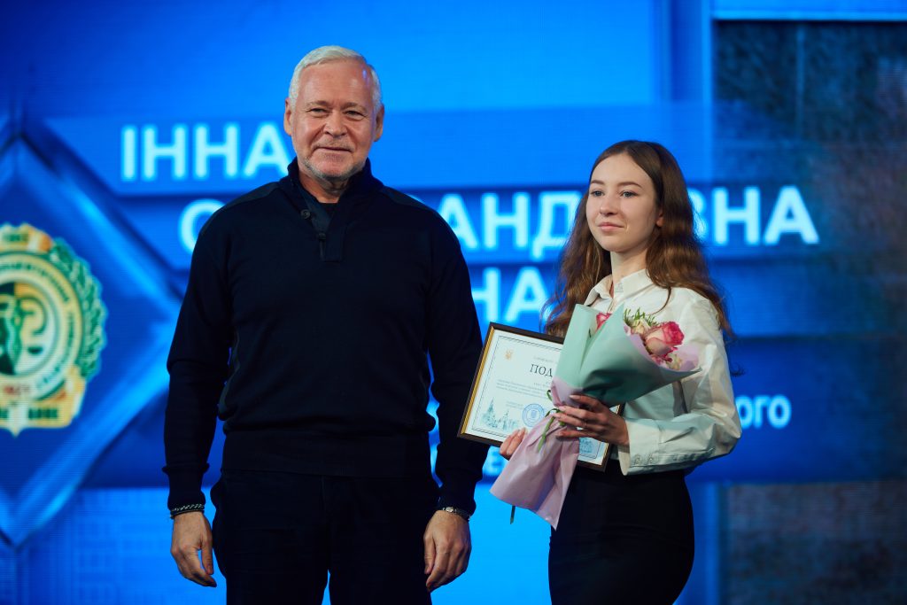 18 листопада 2024 року до Міжнародного дня студента мер Харкова відзначив кращих студентів Національного фармацевтичного університету