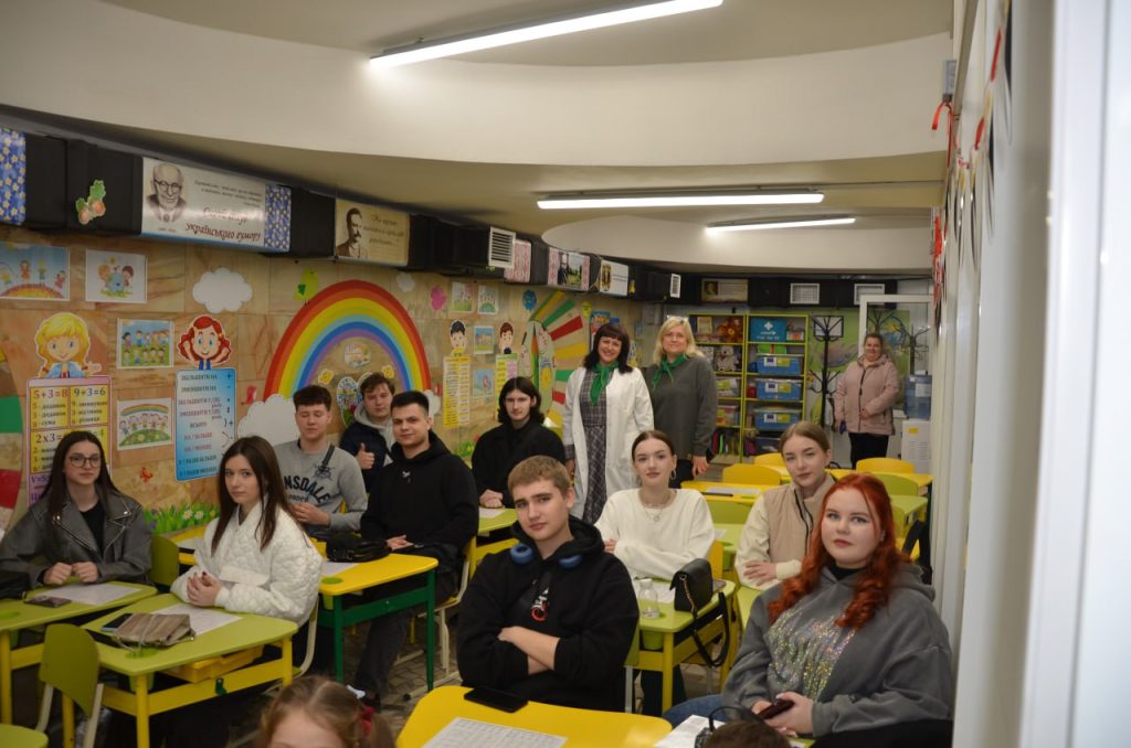 24 березня Метрошкола Харківщини та Національний фармацевтичний університет гостинно відчинили двері учням Харківських шкіл у чарівний світ фармації