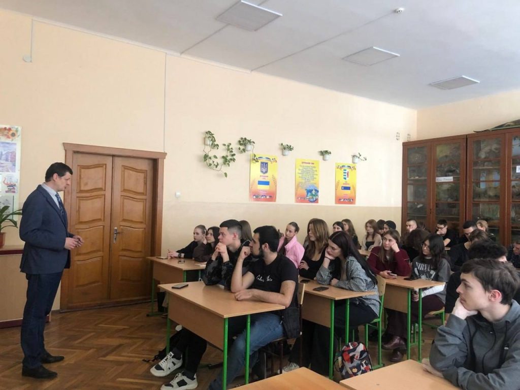 Національний фармацевтичний університет єднає