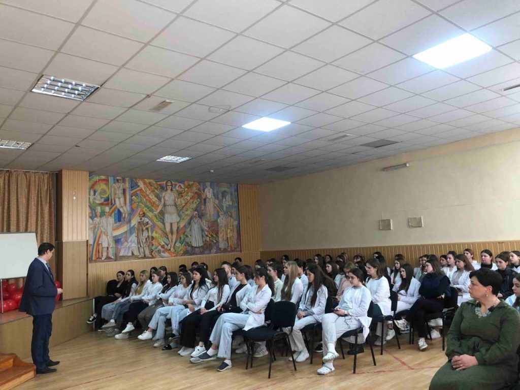 Національний фармацевтичний університет єднає