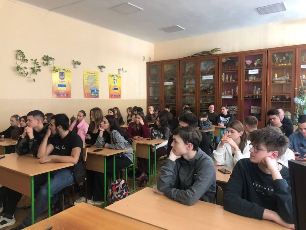 Національний фармацевтичний університет єднає