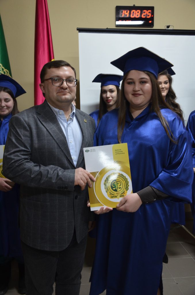 28 лютого 2025 року у Національному фармацевтичному університеті відбувся випуск магістрів та бакалаврів фармації
