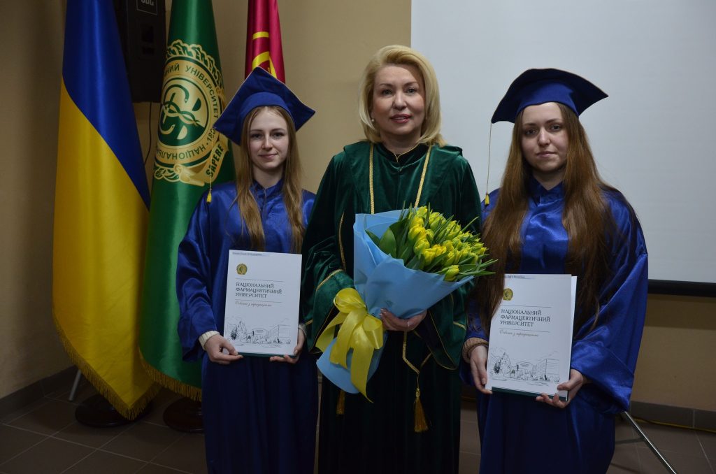 28 лютого 2025 року у Національному фармацевтичному університеті відбувся випуск магістрів та бакалаврів фармації
