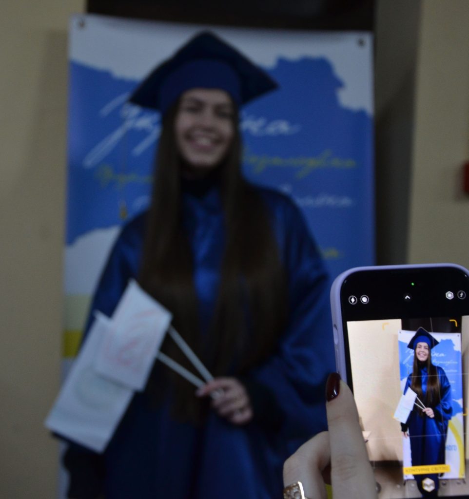 28 лютого 2025 року у Національному фармацевтичному університеті відбувся випуск магістрів та бакалаврів фармації