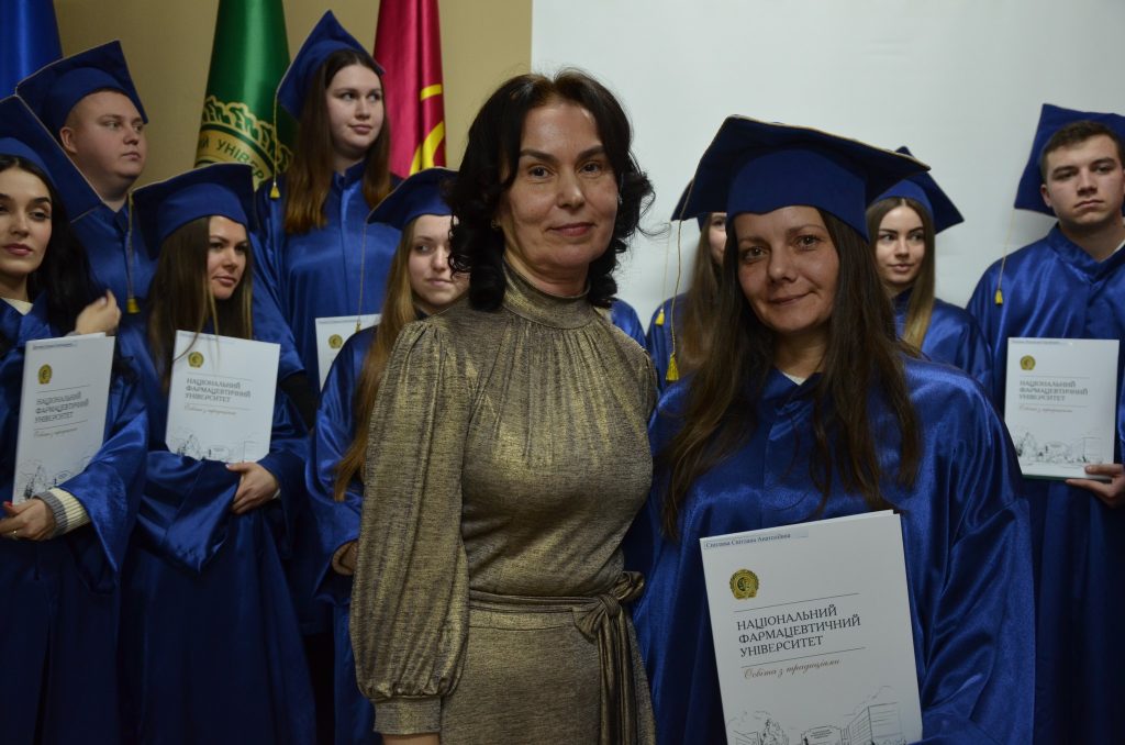 28 лютого 2025 року у Національному фармацевтичному університеті відбувся випуск магістрів та бакалаврів фармації