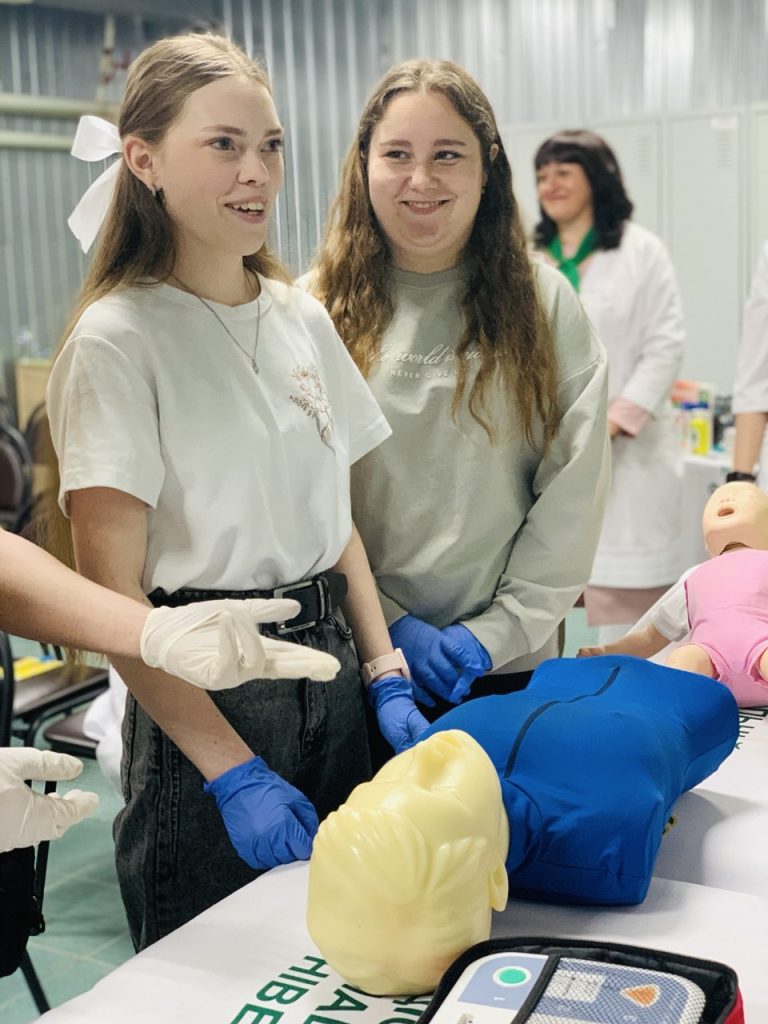 Майбутнє фармації розпочинається тут: Національний фармацевтичний університет відчинив двері для допитливих ентузіастів