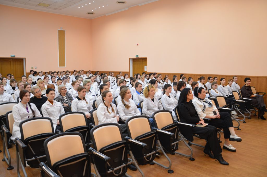 01 квітня 2025 року в Черкаській медичній академії було проведено профорієнтаційний захід з гостьовою лекцією від Національного фармацевтичного університету