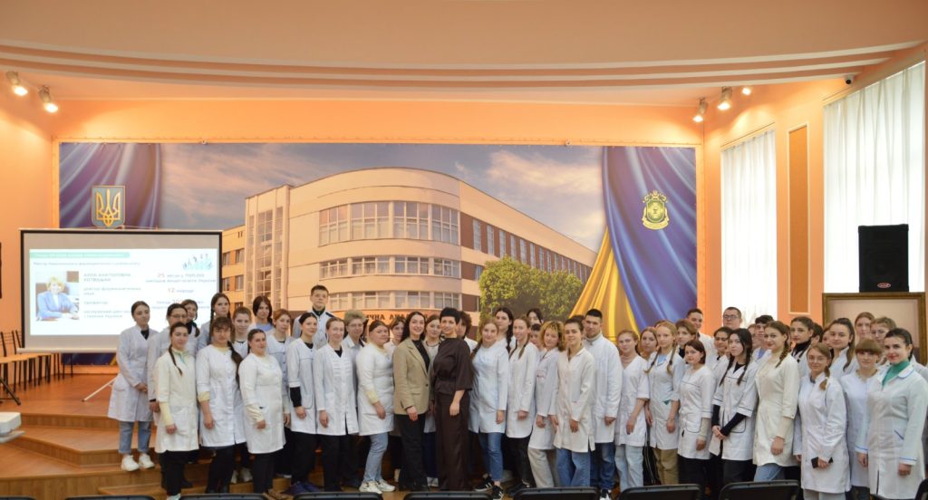 01 квітня 2025 року в Черкаській медичній академії було проведено профорієнтаційний захід з гостьовою лекцією від Національного фармацевтичного університету