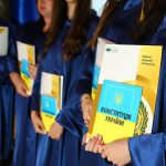 Спільнота Національного фармацевтичного університету вітає з Днем Конституції – фундаментальним документом, що об’єднує націю!